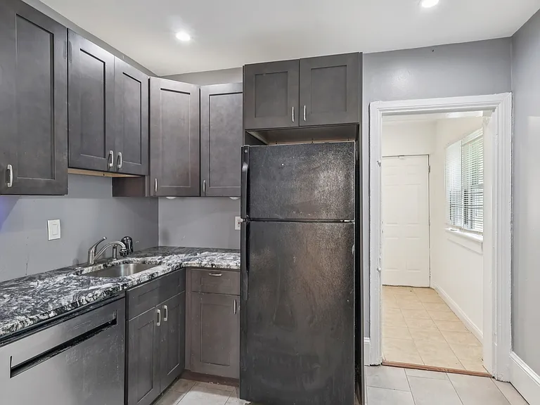 1713 Monument St — Photo 26