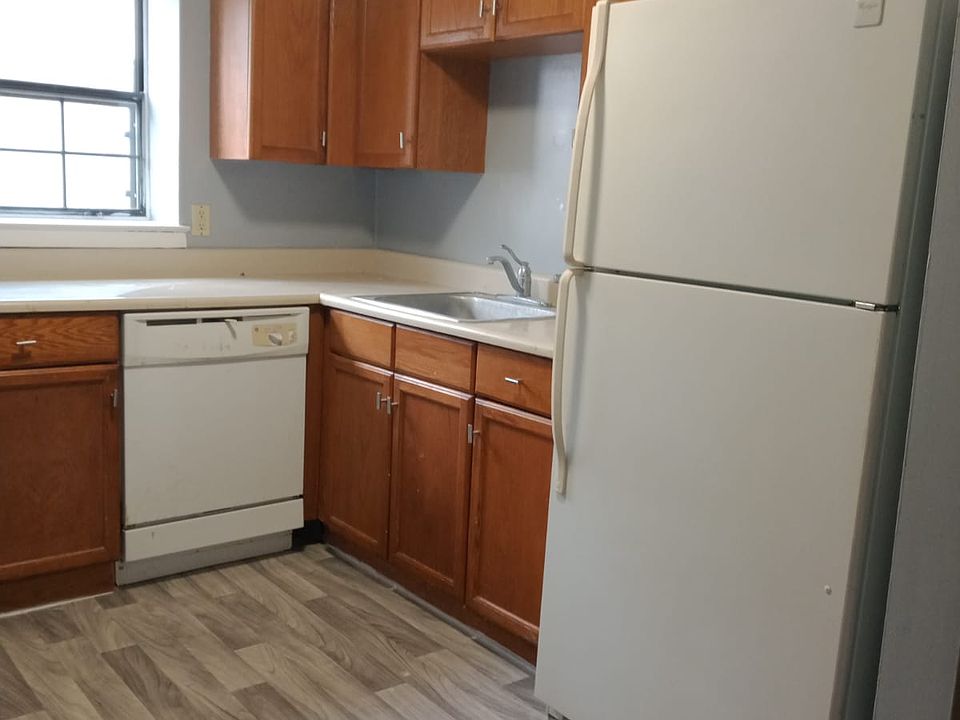 1st image of 501 E Walnut St #3