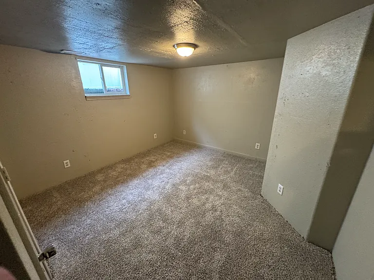 140 N 200 E — Photo 17