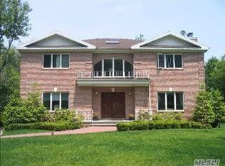 51 Red Brook Rd, Great Neck, NY 11024