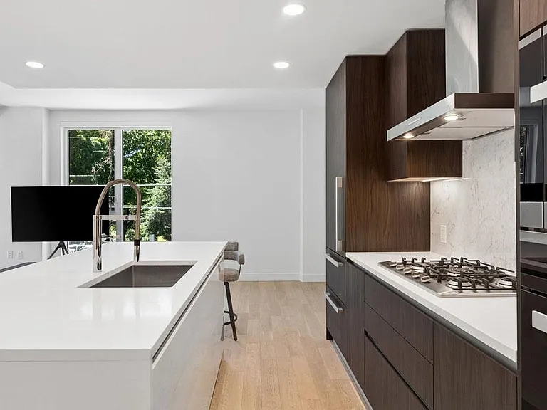 2888 Arbutus St #205 — Photo 15