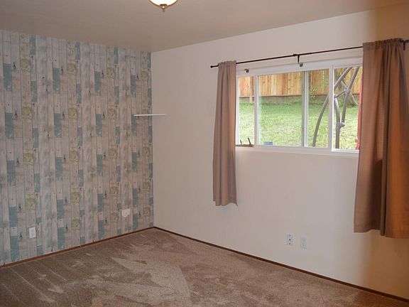5th image of 8 Blossom Dr