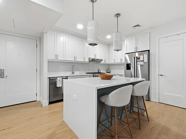 301 Border St #302 — Photo 10