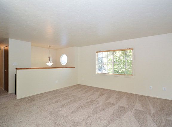 2nd image of 846 Coachman Dr