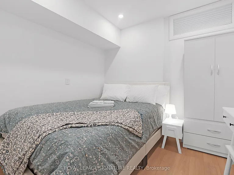 31 Edinburgh Dr — Photo 13