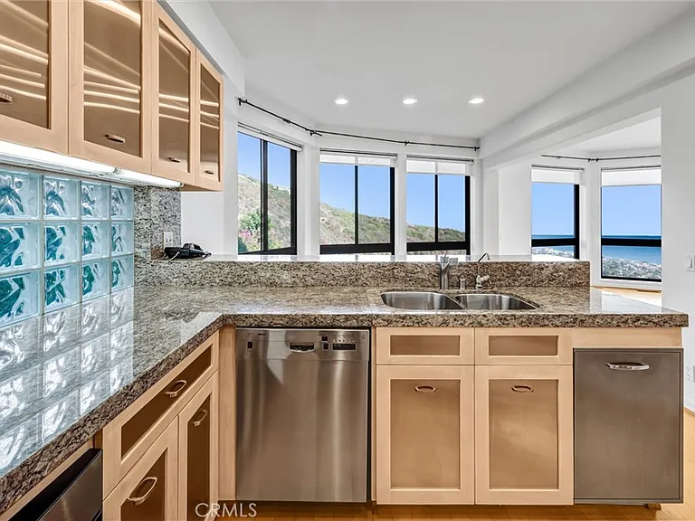 1326 Skyline Dr — Photo 13