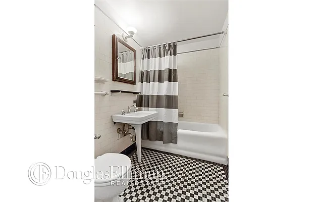 Sold by Douglas Elliman | media 15