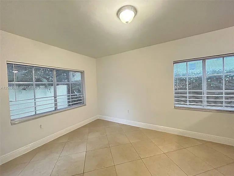 1034 Lenox Ave #10 — Photo 5