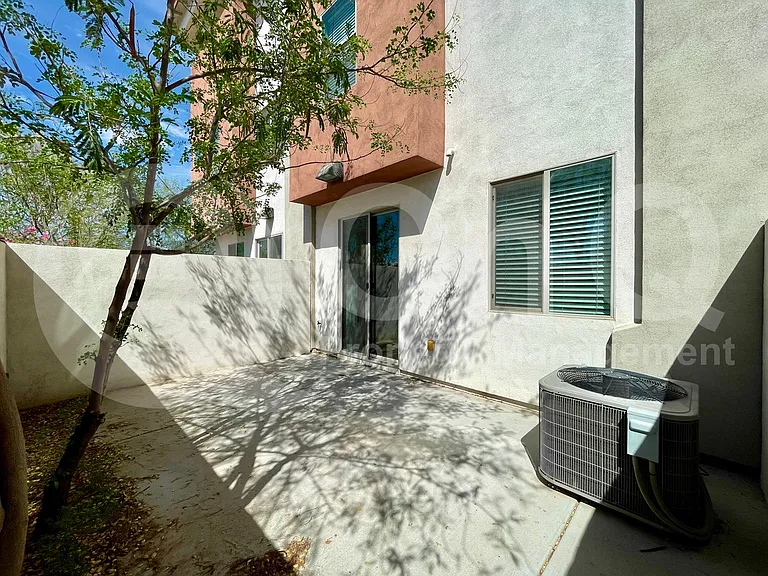 1264 E Curry Rd — Photo 30