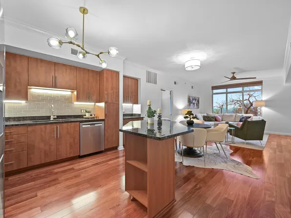 54 Rainey St APT 412, Austin, TX 78701