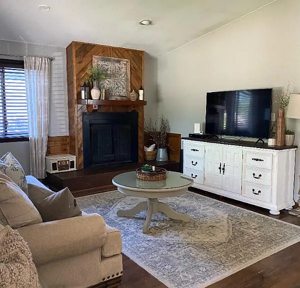 1406 Glen Haven Dr — Photo 2