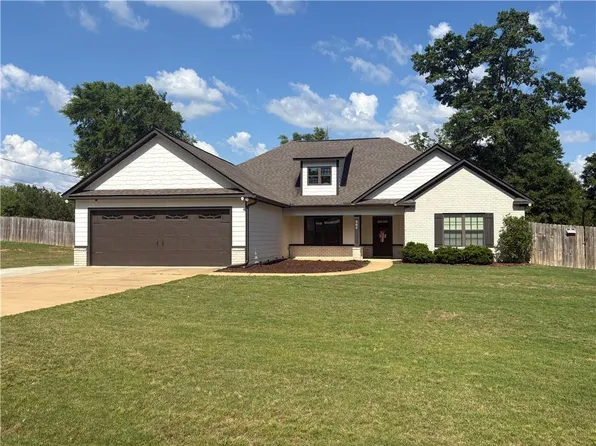 302 Pittman White Rd, Smiths Station, AL 36877