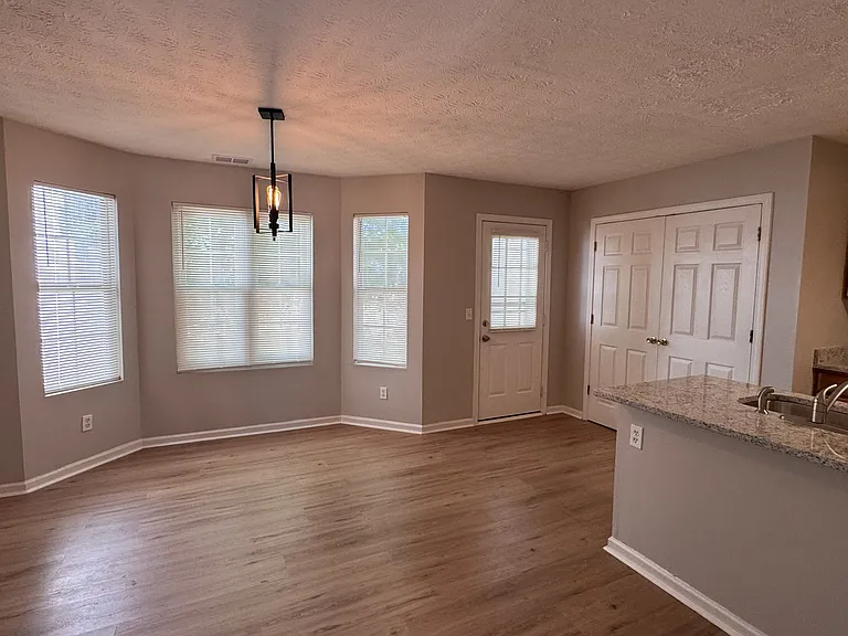 5825 Strathmoor Manor Cir — Photo 2