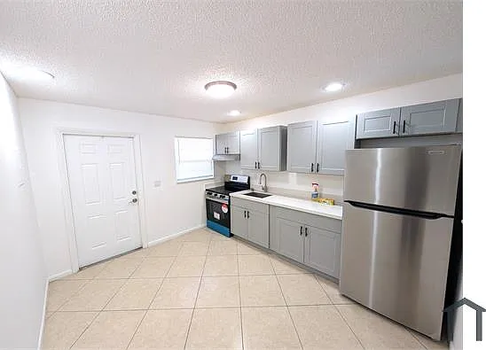 2 bed, 704 sqft, $2,260 — Photo 3