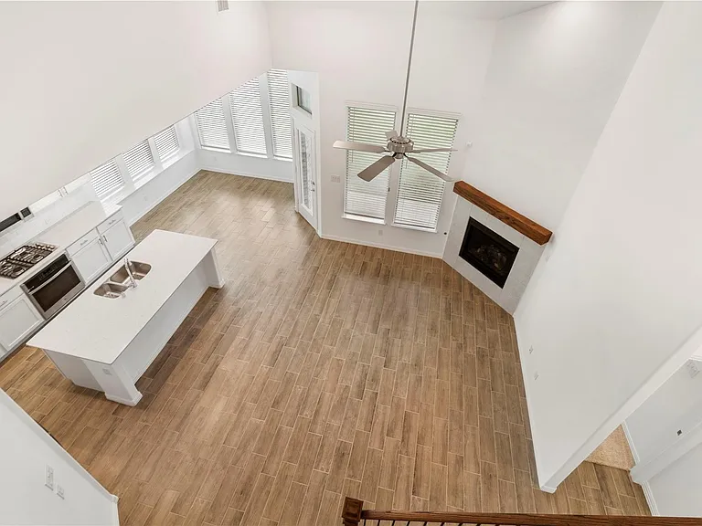 1808 Roadrunner Dr — Photo 13