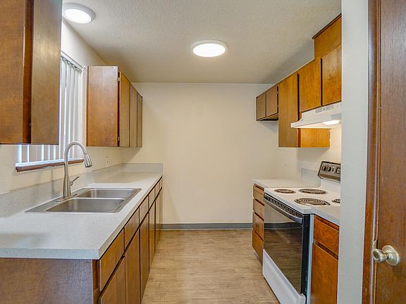 4th image of 2747 20th Pl APT 12