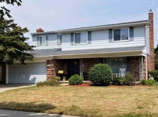 3827 Common Rd, Warren, MI 48092