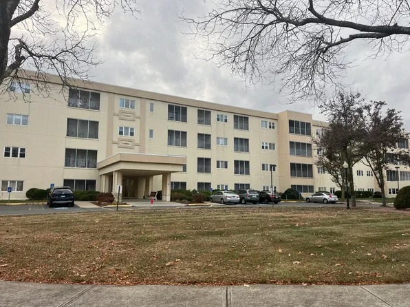 75 Washington Ave Unit 2-111, Hamden, CT 06518