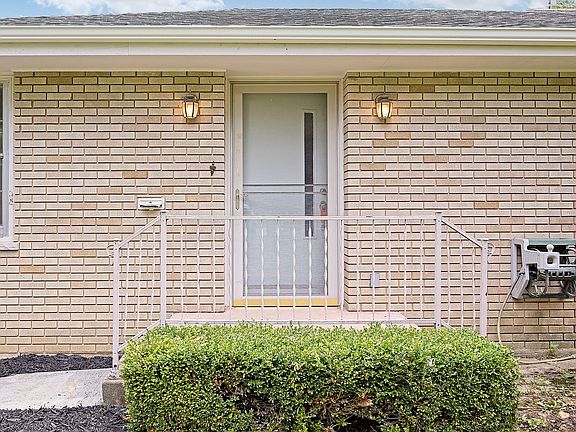 3rd image of 3131 Bethel Blvd