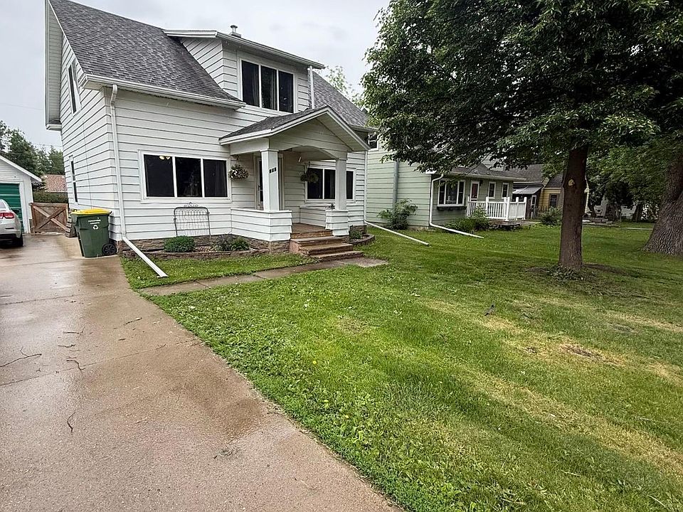 1st image of 825 7th St SW