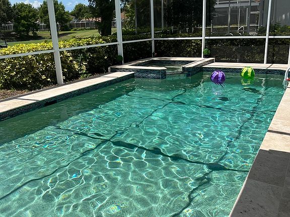 Heated pool/jacuzzi.