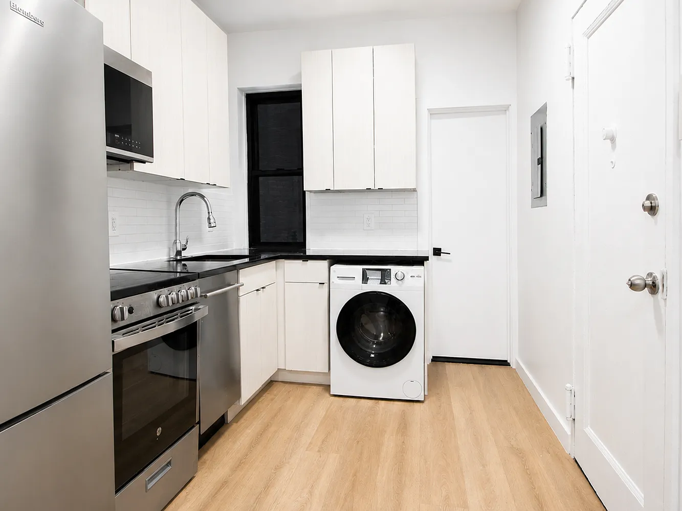 446 West 55th Street — Photo 4