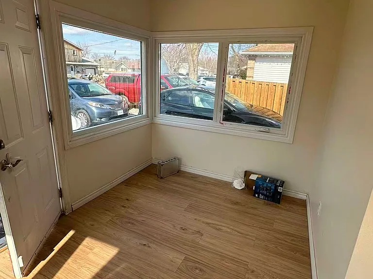 345 Hollywood Dr — Photo 3