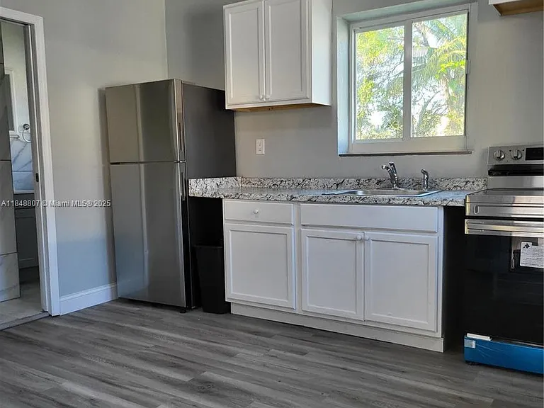 123 NW 59th St #C — Photo 1