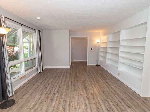5th image of 52288 Laurel Rd