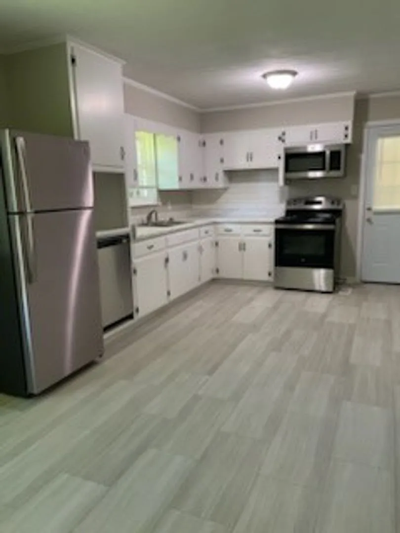 Haywood Dr 740 — Photo 3
