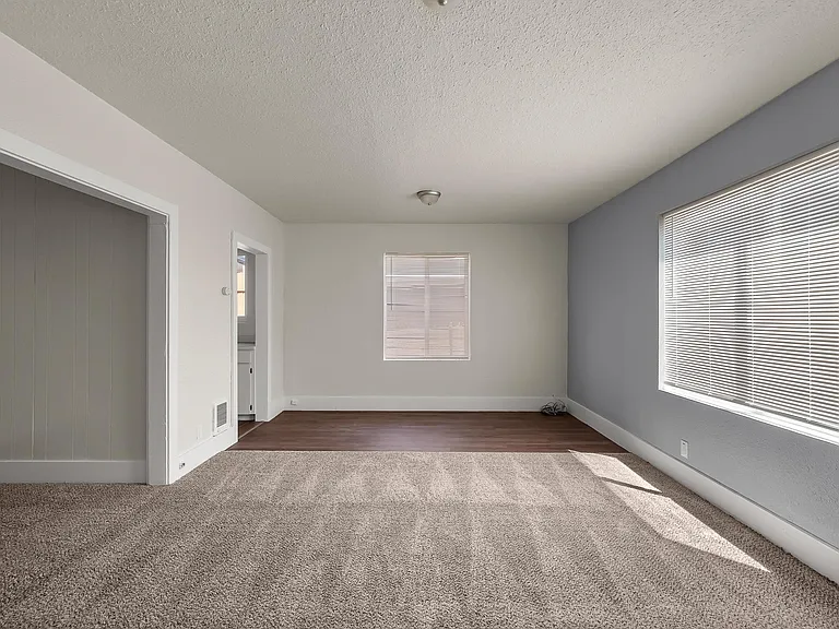 215 E 1st St #105 — Photo 2