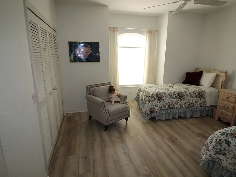 450 Sorrento Ct — Photo 28