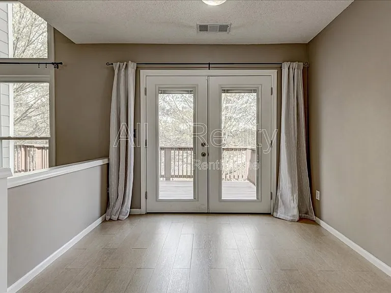 2540 Alvecot Cir — Photo 39