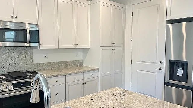 435 Avendale Dr — Photo 4