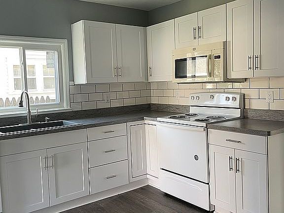 4th image of 1406 N Michigan St