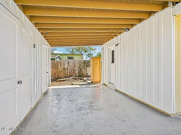 3rd image of 1044 HALIFAX Road