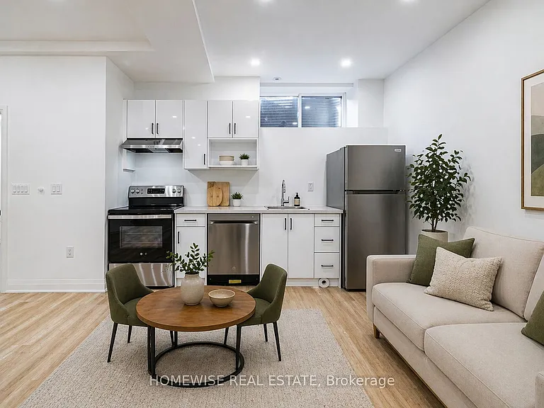 11 Craig Cres #LOWER — Photo 1
