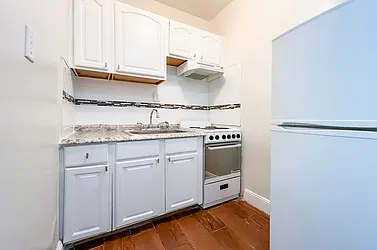 Rented by Coldwell Banker Warburg