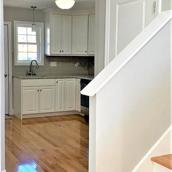 380 King St #11 — Photo 5