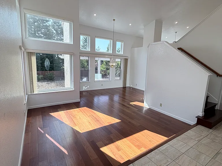 154 Panorama Dr — Photo 2