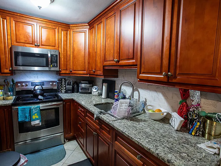 309 Ely Ave #H1 — Photo 10