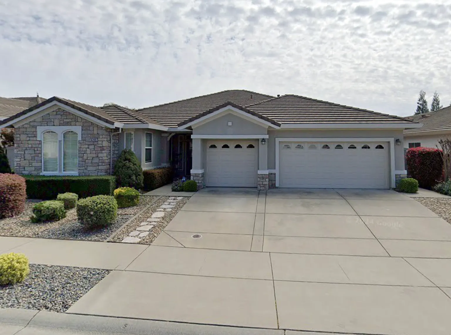3 bed, 2.5 bath, 2451 sqft, $3,400 — Photo 1