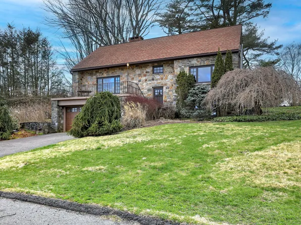 33 Placid Street, Trumbull, CT 06611