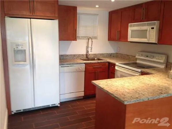 8290 Lake Dr APT 145, Doral, FL 33166