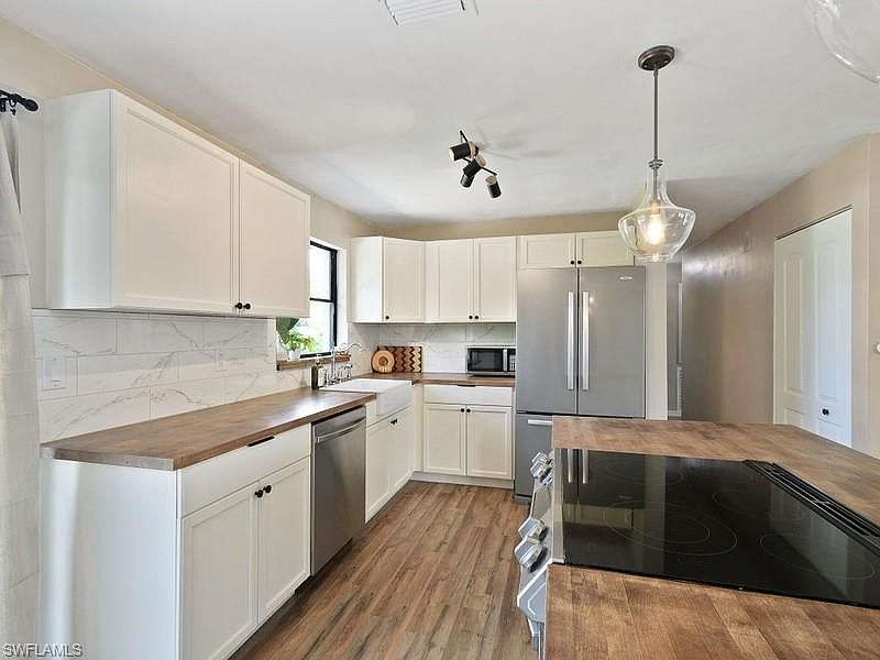 1st image of 422 NE 15th Ave