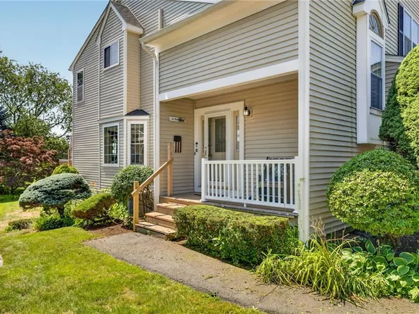 30 Nipmuc Trl #A, North Providence, RI 02904