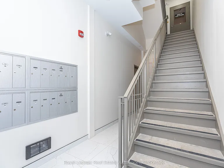 1000 Bathurst St #401 — Photo 3