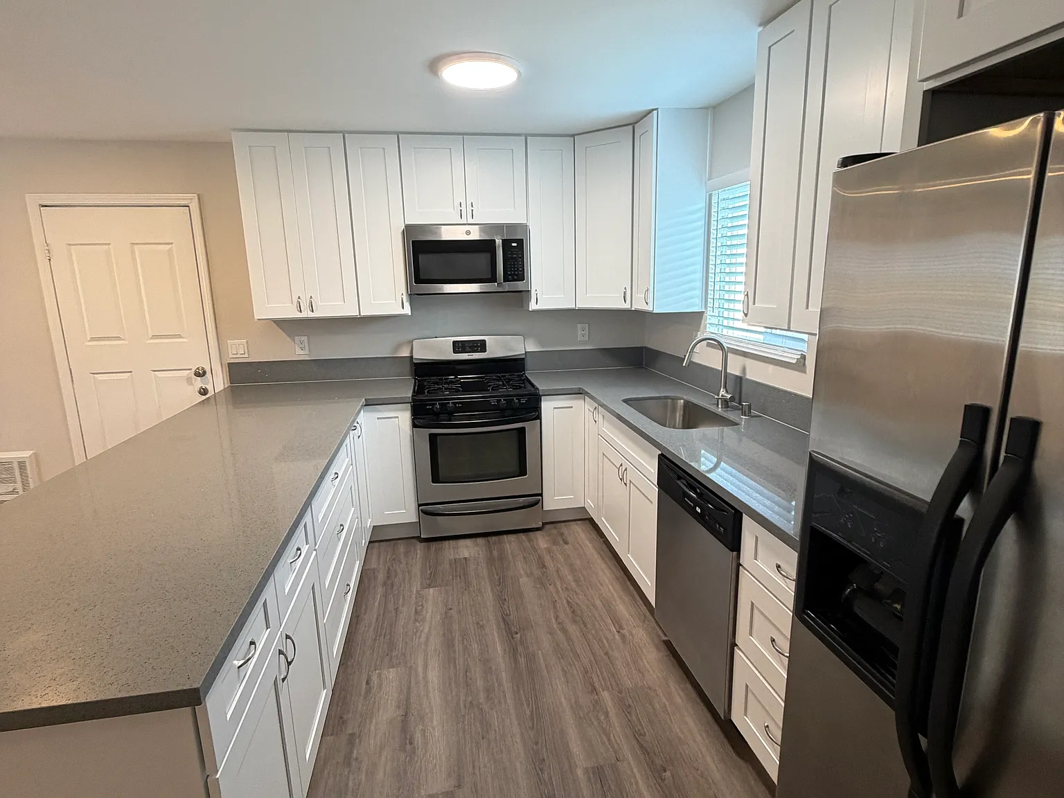 2 bed, 1.5 bath, 960 sqft, $2,795 — Photo 3