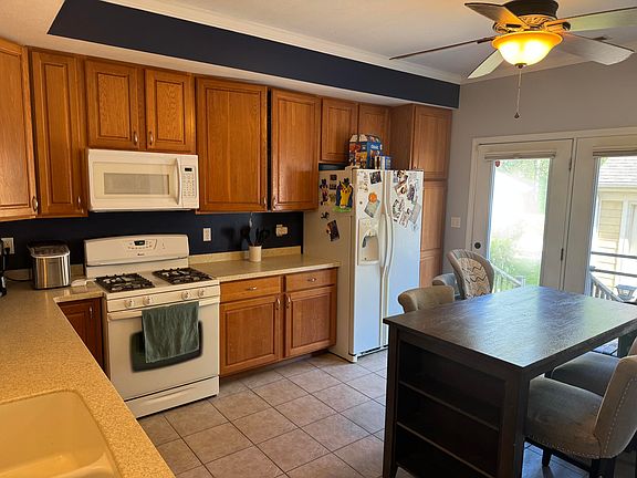 4th image of 322 Village Sq
