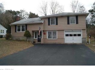 5 Maple Ave, Quaker Hill, CT 06375